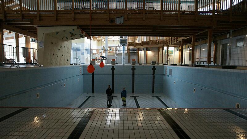 Nach der Schlie&szlig;ung: G&auml;hnende Leere in den Becken. Die Zukunft ist unsicher.
