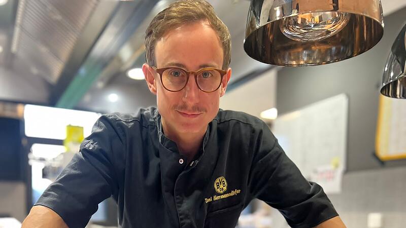 Der Kulmbacher Toni Herrmannsd&ouml;rfer kocht f&uuml;r die BVB-Profis.