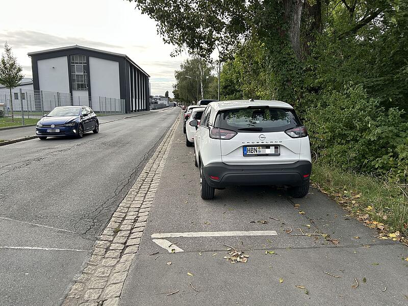 Uferstraße Coburg Die Uferstraße verläuft in Coburg parallel zur Bamberger Straße. Lkw nutzen sie auch als Zufahrt zur Firma Brose.