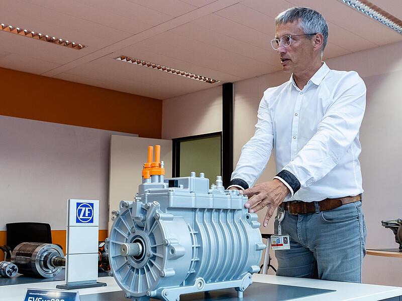 In Schweinfurt stellt ZF unter anderem solche Elektromotoren im Premiumbereich für Porsche, BMW und Mercedes her. In Schweinfurt stellt ZF unter anderem solche Elektromotoren im Premiumbereich für Porsche, BMW und Mercedes her.