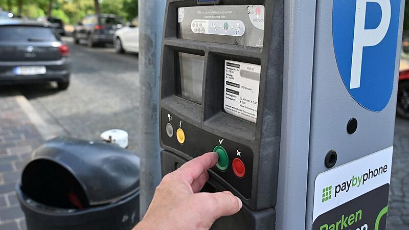 Ab 1. April 2024 gelten in Bamberg teurere und erweiterte Parkzonen. Und nachts kostet es genauso viel wie tagsüber. In den Vierteln und bei Ladenbetreibern steigt der Frust.