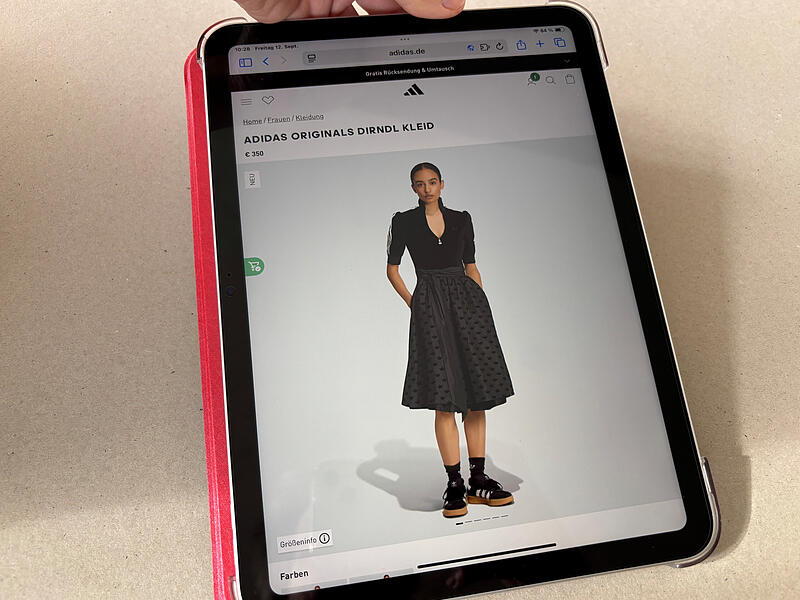 So sieht es aus, das Oktoberfest-Dirndl von Adidas, erhältlich im eigenen Onlineshop