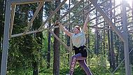 Auf dem Trimm-dich-Pfad in Kulmbach bereitet sich die 6. Klasse der Waldorfschule auf das Spartan Race vor.