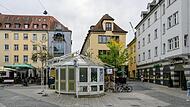 Nach dem Auszug vom Blumenladen "Holländer" aus dem Pavillon am Sternplatz, steht dieser nun länger leer. 2024 soll der Pavillon dann verschwinden.&nbsp;