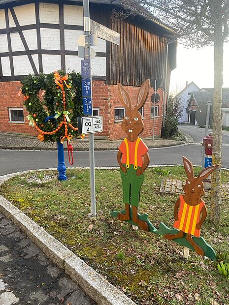 Die beiden Hasen wurden in der Nacht zu Mittwoch in Ahlstadt gestohlen. Die beiden Hasen wurden in der Nacht zu Mittwoch in Ahlstadt gestohlen.