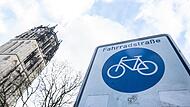 Fahrradklimatest: Der Allgemeine Deutsche Fahrrad-Club (ADFC) hat die Stadt Erlangen mit dem ersten Platz in der Kategorie "Spitzenreiter" ausgezeichnet.