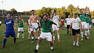 Die pure Freude beim SC Kemmern nach dem 3:0-Erfolg gegen den TSV Breitengüßbach, der gleichbedeutend mit dem Klassenerhalt in der Bezirksliga West war.