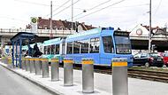 Poller sch&uuml;tzen nach Unf&auml;llen die Tramhaltestelle