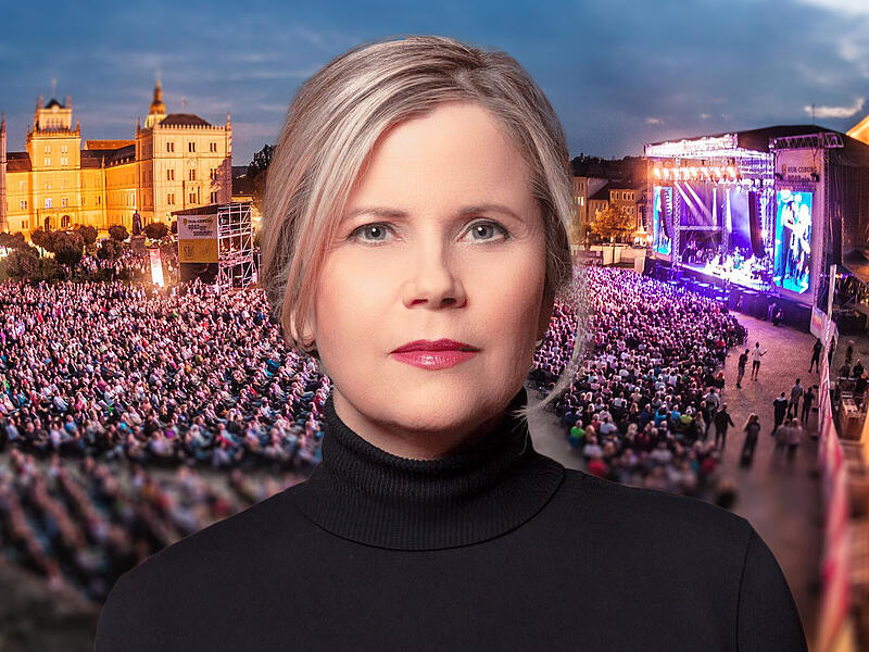 Michaela Schaffrath freut sich auf das Open-Air auf dem Coburger Schlossplatz: Am Samstag, 29. August 2026, ist sie Teil des Ensembles, das den &bdquo;Jedermann&ldquo; auff&uuml;hrt.