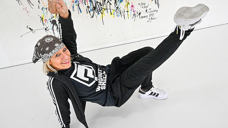 Die 62 Jahre alte Dany R&uuml;ger unterrichtet modernen Tanz in Bamberg.