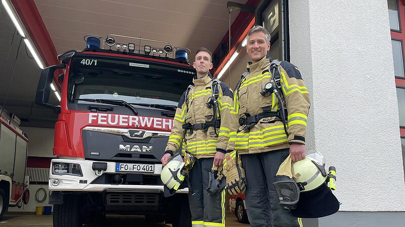 Kai Steinbrenner und Daniel Marschner von der Freiwilligen Feuerwehr Forchheim wollen den Weltrekord im Atemschutzlauf holen. Am 19. Dezember werden sie versuchen, 112 Kilometer in 24 Stunden in voller Feuerwehrmontur zu marschieren.