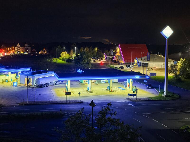 Tankstelle am Abend
