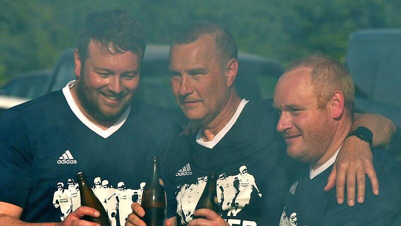 Erfolgreiches Trio (von links): Sportleiter Christian Holzmann, Trainer Thomas Hüttl und Co-Trainer Marcel Pavel führten die „Mönche“ im vergangenen Sommer zurück in die Landesliga.
