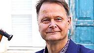 Rolf-Bernhard Essig kommt.
