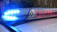 Die Polizei musste die B505 bei Pettstadt für die Bergungsarbeiten mehrere Stunden sperren.