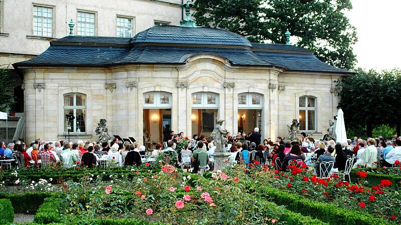 Ein Ort der Begegnung: Die neuen P&auml;chter des Caf&eacute;-Restaurants &bdquo;Rosengarten&ldquo; verw&ouml;hnen ihre G&auml;ste ab Juli mit regionaler K&uuml;che.