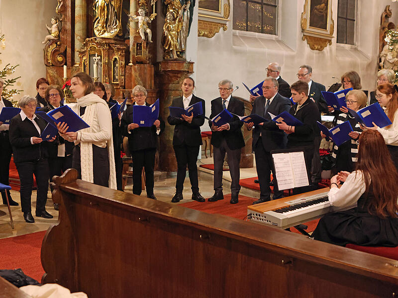 Der gastgebende Volkschor Kronach wurde in diesem Jahr von Daria Hnatiuk geleitet.
