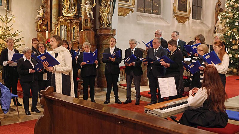 Der gastgebende Volkschor Kronach wurde in diesem Jahr von Daria Hnatiuk geleitet.