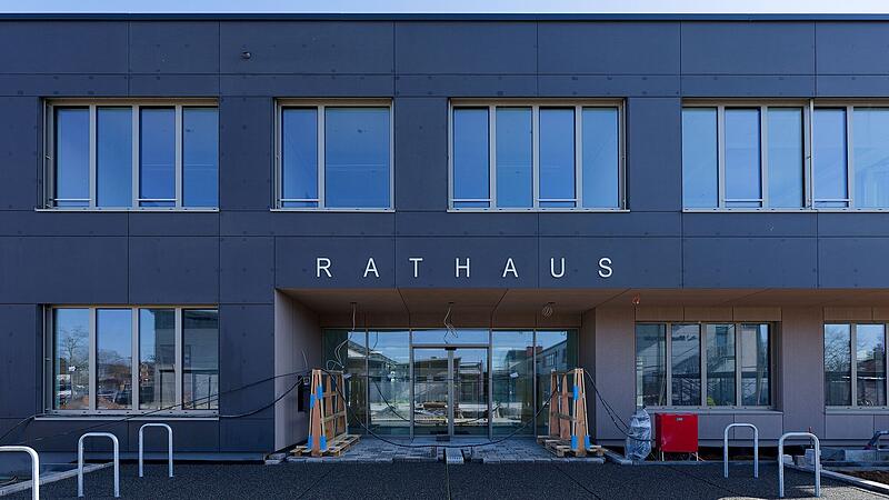 Er&ouml;ffnung: So sieht das neue Rathaus in Hemhofen ausEr&ouml;ffnung: So sieht das neue Rathaus in Hemhofen aus