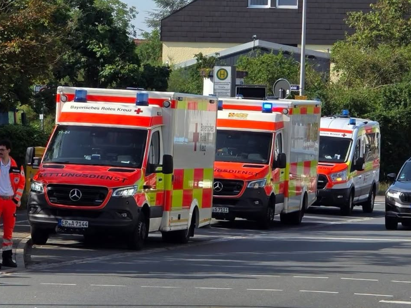 Großeinsatz zum Erlanger Hochhaus „Langen Johann“ Am Dienstagmorgen sind die Feuerwehr und das Bayerische Rote Kreuz zu einem Großeinsatz am Erlanger Hochhaus „Langer Johann“ ausgerückt. Schon nach kürzester Zeit wurde Entwarnung gegeben.