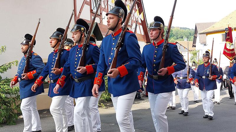 Kein Verzicht auf Waffen und Uniformen in Wallenfels.