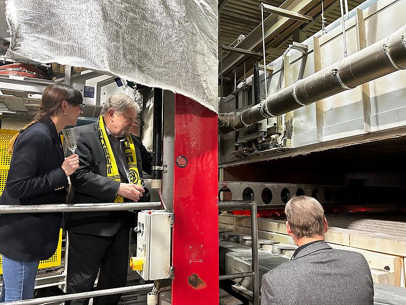 Ein Blick in die neue Elektroglasschmelzwanne bei Heinz Glas in Kleintettau