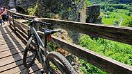 Die Fränkische Schweiz, hier die Burgruine Neideck, ist ein Eldorado für schöne Fahrradtouren. Dafür braucht es ein geprüftes Fahrrad.Forchheim & Fränkische Schweiz Die Fränkische Schweiz, hier die Burgruine Neideck, ist ein Eldorado für schöne Fahrradtouren. Dafür braucht es ein geprüftes Fahrrad.Forchheim & Fränkische Schweiz