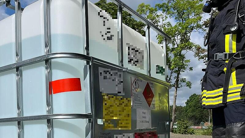 Langensendelbach: Feuerwehr zu Großeinsatz auf Sportplatz alarmiert Langensendelbach: Feuerwehr zu Großeinsatz auf Sportplatz alarmiert