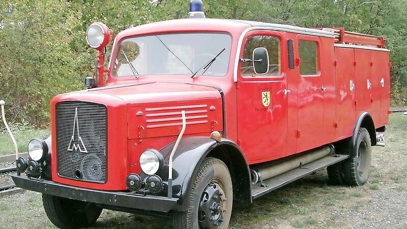 Schon 1941 sollte die Feuerwehr dringend aufgestockt werden. Doch erst zwei Jahre später wurde ein neues modernes Feuerlöschfahrzeug LF 15 angeschafft.