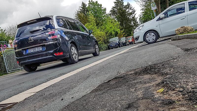 Eine der maroden Straßen Forchheims, die in diesem Jahr ausgebessert werden sollen. Wann genau? Bleibt fraglich.Forchheim & Fränkische Schweiz Eine der maroden Straßen Forchheims, die in diesem Jahr ausgebessert werden sollen. Wann genau? Bleibt fraglich.Forchheim & Fränkische Schweiz