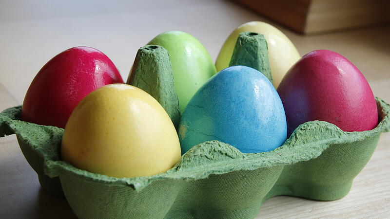 Bunt eingefärbte Ostereier Bunt eingefärbte Ostereier