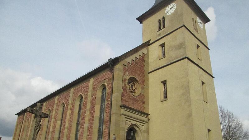 Die Sanierung der Pfarrkirche Mariä Himmelfahrt in Elfershausen ist überfällig. Eine Fachkommission schätzte die Gesamtkosten auf rund 665 000 Euro. Die Gemeinde ist an der Baulast mit 50 Prozent beteiligt.