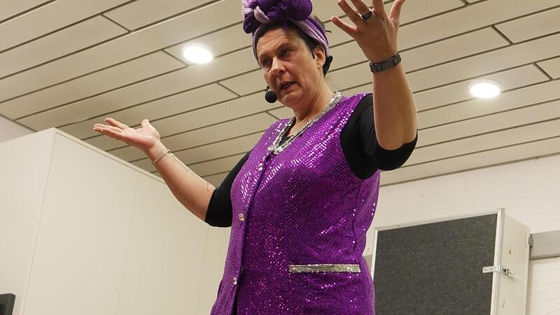 Ines Procter in ihrer Paraderolle als &bdquo;Putzfraa&ldquo;.