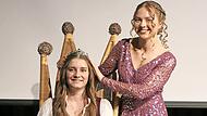 Aus den Händen ihrer Vorgängerin Johanna Barthel (r.) erhielt Chiara Krüger die Krone der Abt-Degen-Weinprinzessin. Aus den Händen ihrer Vorgängerin Johanna Barthel (r.) erhielt Chiara Krüger die Krone der Abt-Degen-Weinprinzessin.