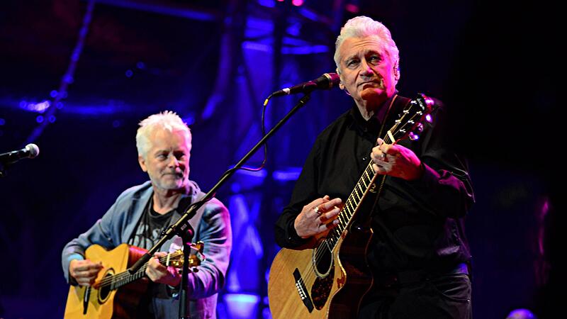 Als &Uuml;berraschungsgast singt Rainhard Fendrich (r.) gemeinsam mit Moderator Werner Schmidbauer &bdquo;Strada del Sole&ldquo;.