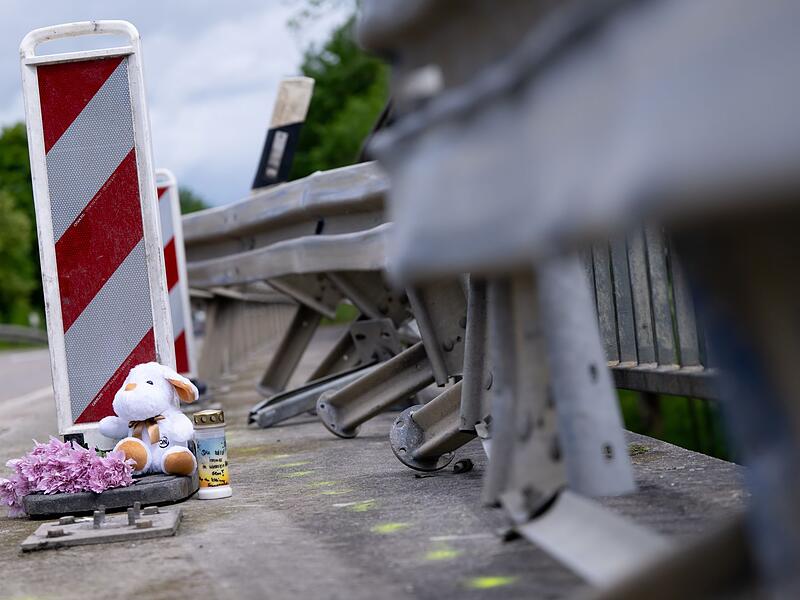 Nach dem Zusammensto&szlig; zweier Busse