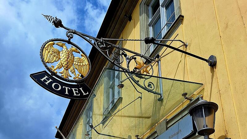 Goldener Adler Das Hotel „Goldener Adler“ ist seit Jahrzehnten eine feste Institution in Halstadt.