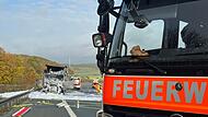 Ein Lkw geriet auf der Autobahn A7 in Fahrtrichtung Wasserlosen in Brand. Ein Lkw geriet auf der Autobahn A7 in Fahrtrichtung Wasserlosen in Brand.