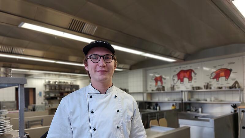 Tim Bergmann belegt bei einem Berufsschul-Wettbewerb in Prag mit seinem veganen Gericht den ersten Platz.
