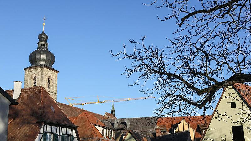 Werden in der historischen Forchheimer Altstadt künftig Photovoltaikanlagen erlaubt  – oder nicht?Forchheim & Fränkische Schweiz