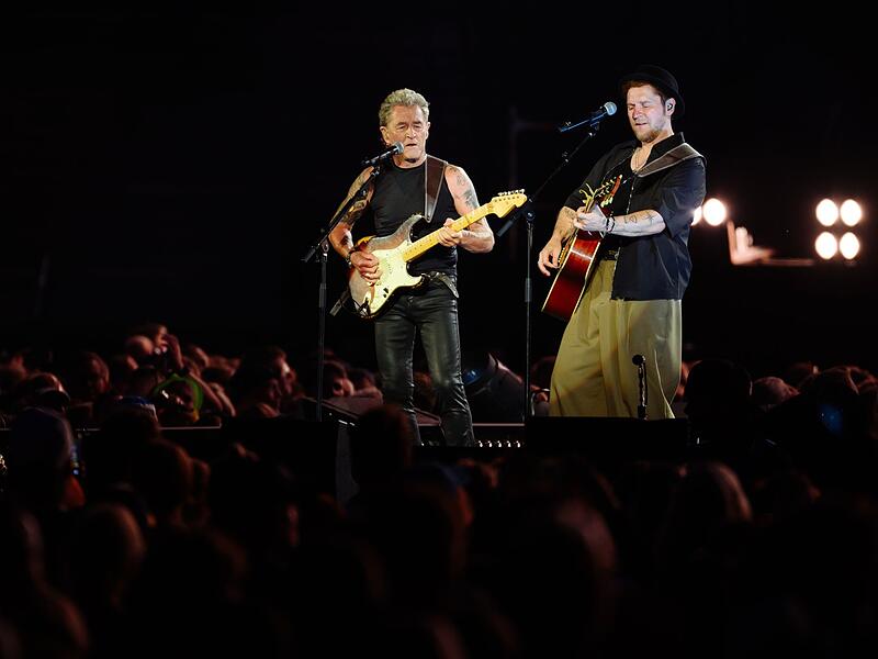 Johannes Oerding und Peter Maffay im Volksparkstadion
