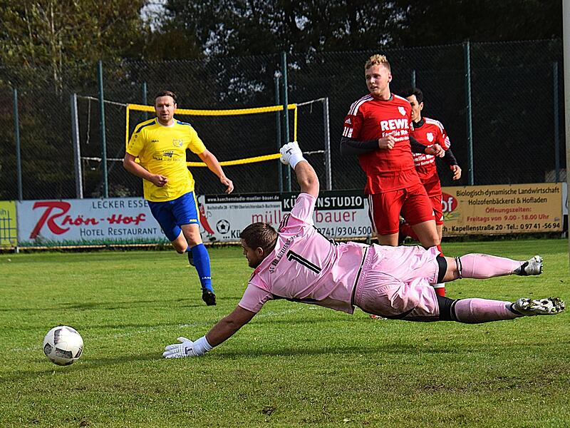 Torhüter Jakob Lorz von der SG Aschach/Bad Bocklet musste beim Gastspiel bei der SG Oberleichtersbach/Modlos einmal hinter sich greifen bei der 0:1-Niederlage seines Teams.