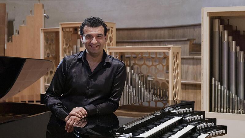 Der Organist Paolo Oreni gestaltet ein Improvisationskonzert unter besonderen Vorzeichen in Zeil. Der Organist Paolo Oreni gestaltet ein Improvisationskonzert unter besonderen Vorzeichen in Zeil.