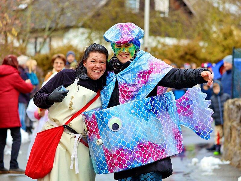 Faschingsumzug 2026 Trabelsdorf im AurachtalGallische Heldinnen auf närrischer Mission inTrabelsdorf Fasching, Flossen, Freude im Aurachtal.