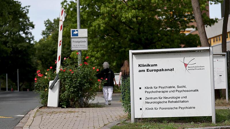 Die Einfahrt zum Gelände des Klinikums am Europakanal in Erlangen.
