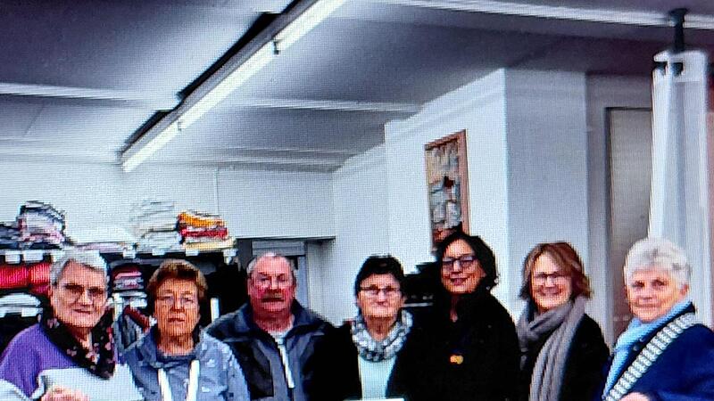 Das Bild zeigt (von links): Inge Kaiser, Marlene Prasser, Wolfgang Bär, Sieglinde Grüdl, Birgit Mildenberger, Silke Tannhäuser und Marianne Wunderlich. Das Bild zeigt (von links): Inge Kaiser, Marlene Prasser, Wolfgang Bär, Sieglinde Grüdl, Birgit Mildenberger, Silke Tannhäuser und Marianne Wunderlich.