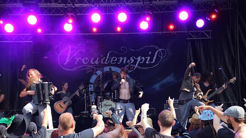 Vroudenspil sind mit ihrem Freibeuter-Rock heuer am Freitagabend mit von der Partie.