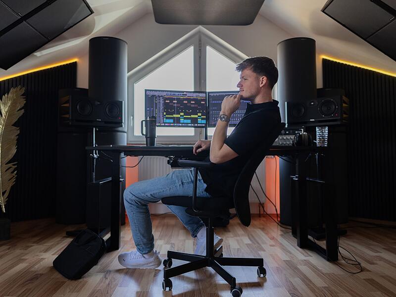 Julian Sommer in seinem Tonstudio