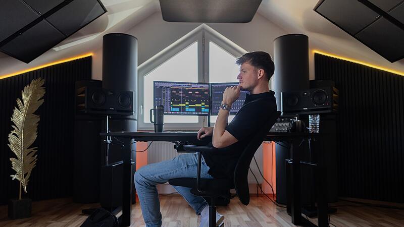 Julian Sommer in seinem Tonstudio