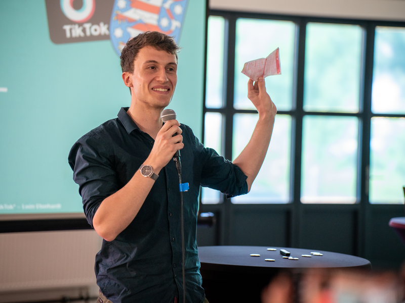 León Eberhardt León Eberhardt